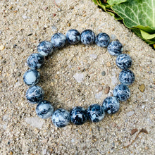 Load image into Gallery viewer, Black Splatter Glass Bracelet

