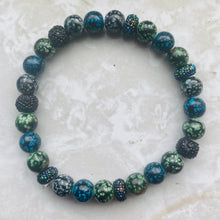 Load image into Gallery viewer, Black, Blue, Green, Spotted Glass &amp; Glitter Bead Bracelet
