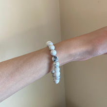 Load image into Gallery viewer, Howlite Bracelet